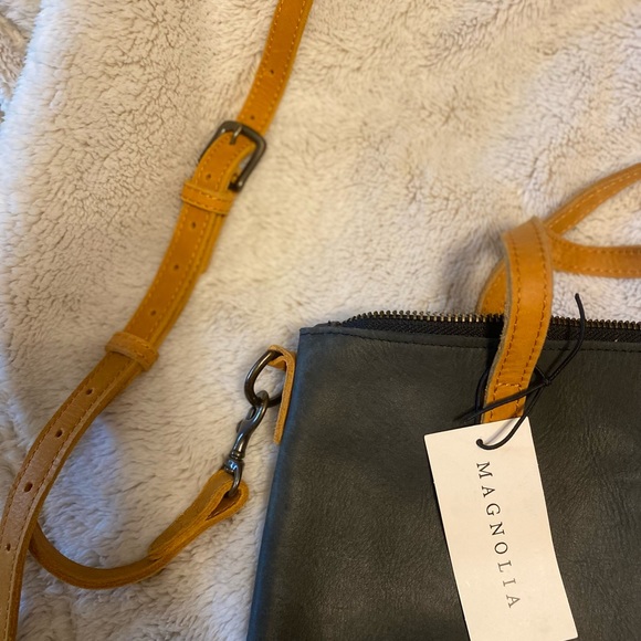 Black leather crossbody bag. - Picture 3 of 4